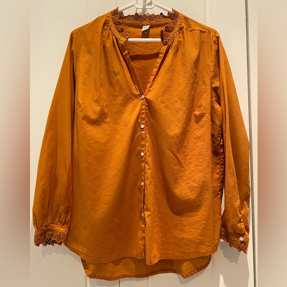 Old Navy lace-trimmed button-up top